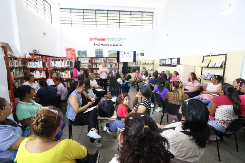 Nuevas técnicas de enseñanza llegan a maestros de El Llanito