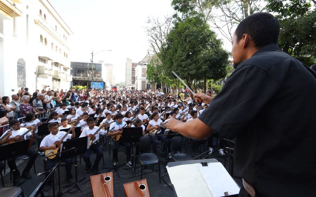 Más de 400 músicos celebran el Día Nacional del Cuatro en Miranda