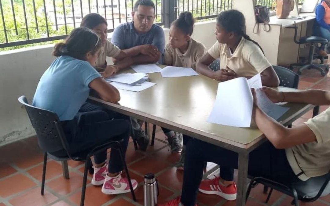 Estudiantes presentan prueba clasificatoria para Olimpíada de Ciencias Miranda 2024