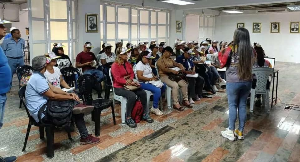 Dictan taller sobre controlaría social en Zamora de cara a la Consulta Popular