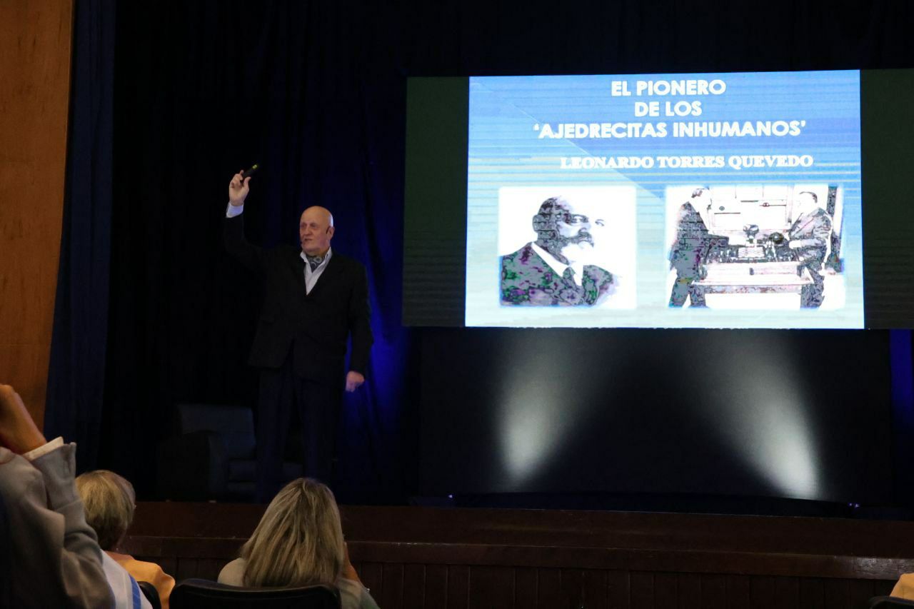 Leontxo García: Miranda es pionero en el impulso del ajedrez escolar ...