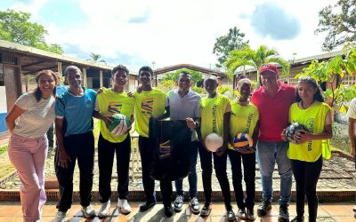 Entregan dotación deportiva a estudiantes del liceo Juan Francisco de León de Caucagua
