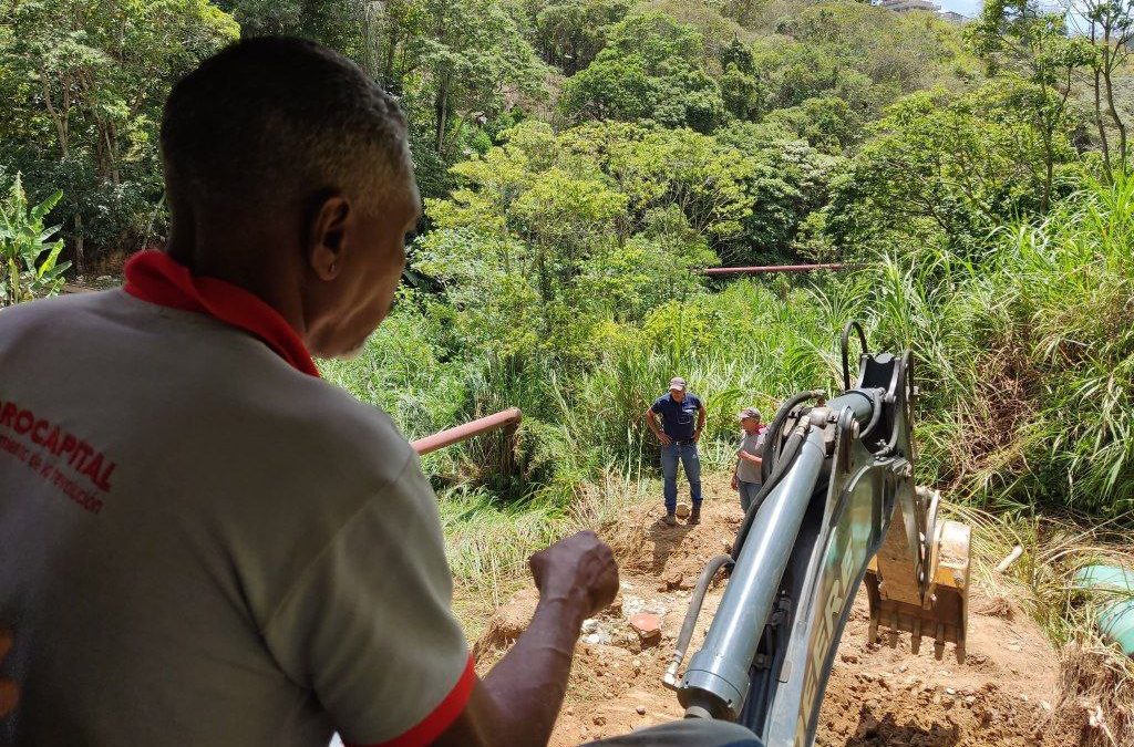 Reparan tubería de agua en kilómetro 19 de la Panamericana