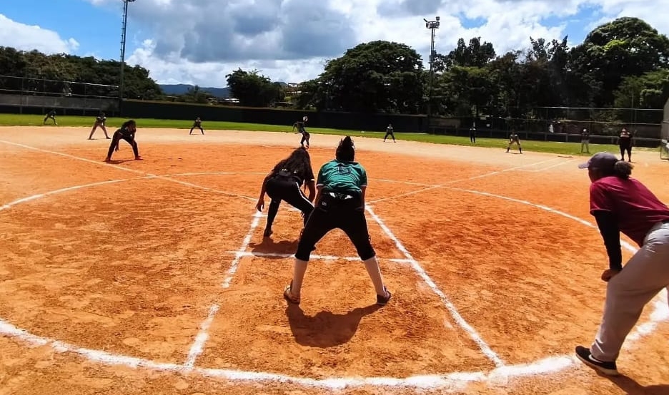 Plaza inició fase estadal de Juegos Estudiantiles ganando en kikimbol