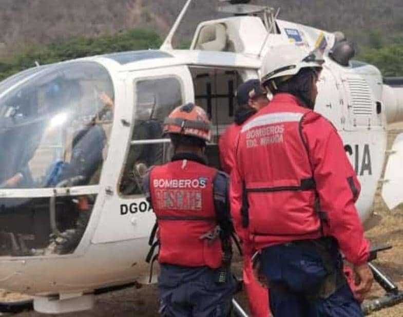 Bomberos de Miranda hallaron con vida a parapentista perdida en el Waraira Repano