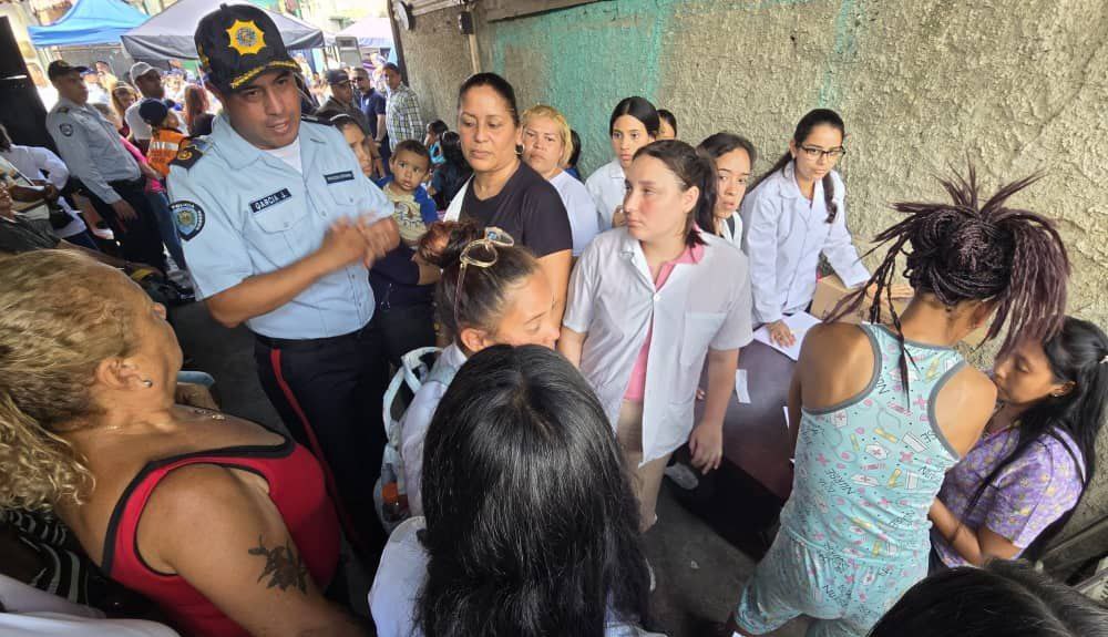 Despliegue social realizan en Los Teques para atender a familias de La Cañada