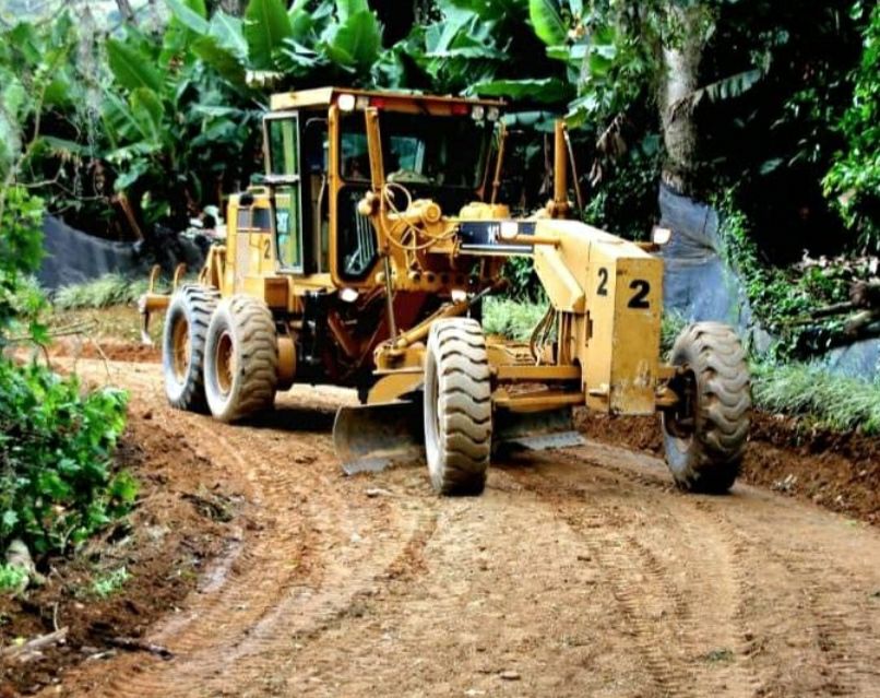 Rehabilitan 28 kilómetros de vía agrícola en Caujarito