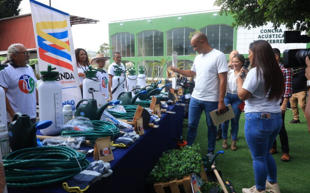 Agricultores urbanos de Miranda recibieron kits de producción CLAP