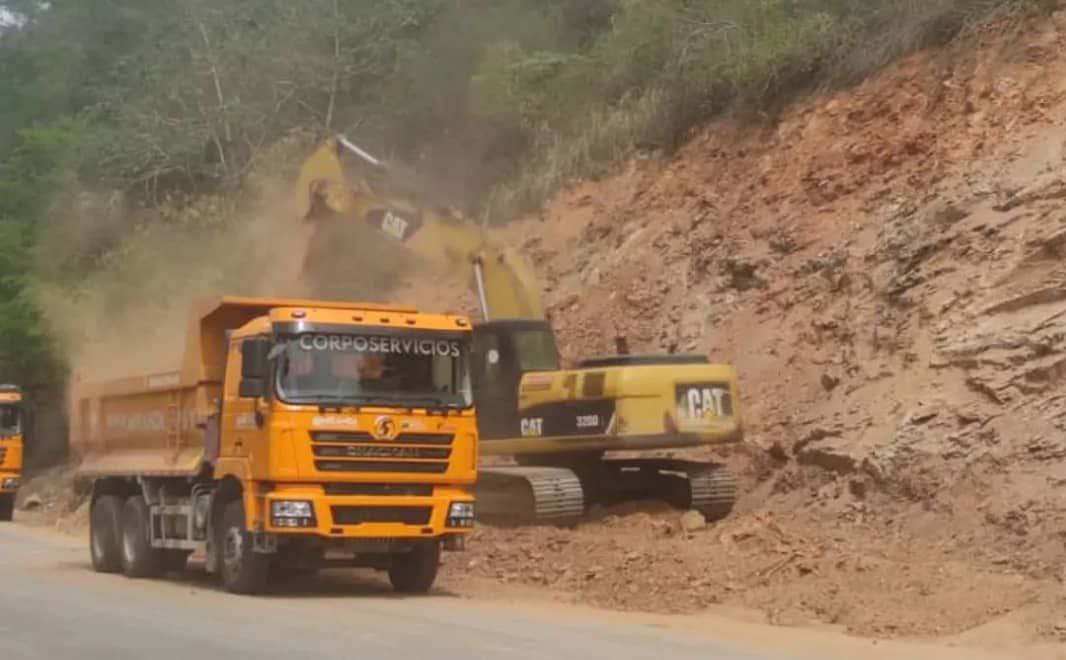 Realizan levantamiento de derrumbe en kilómetro 36 de la Panamericana