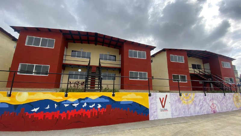 Entregan nuevo lote de viviendas a familias del Urbanismo Boleíta Sur