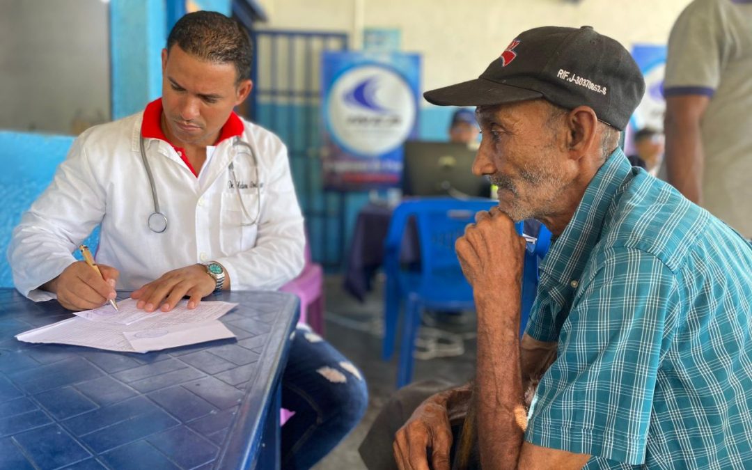 Pescadores de Chuspa y El Tigrillo recibieron atención integral
