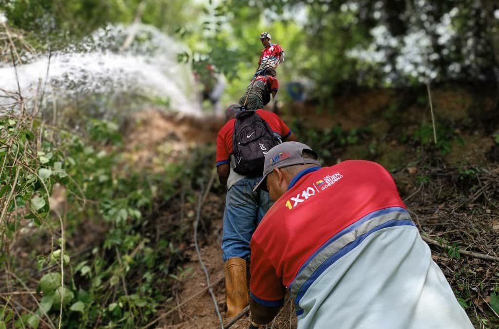 Reparan tubería del sistema Tuy II en El Llanito
