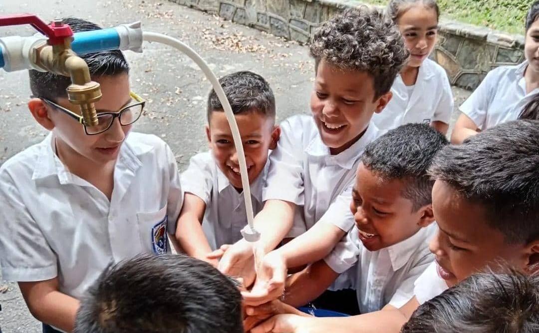 Estudiantes de Los Teques conocen importancia del agua en Semilleros Científicos