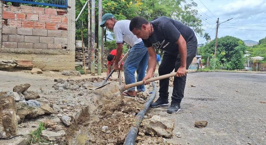 1×10 garantiza suministro directo de agua a más de 600 familias de Paso Real en Charallave