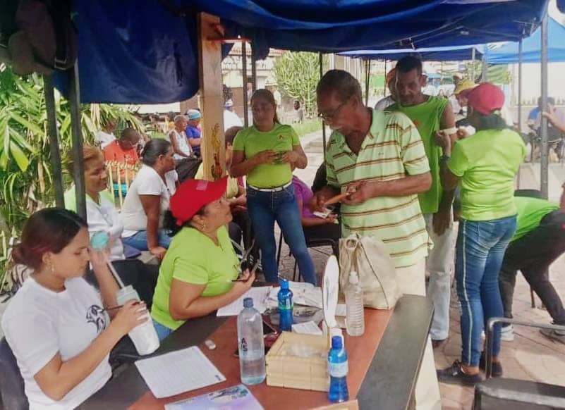 Abuelos reciben atención integral y recreación en Acevedo y Brión