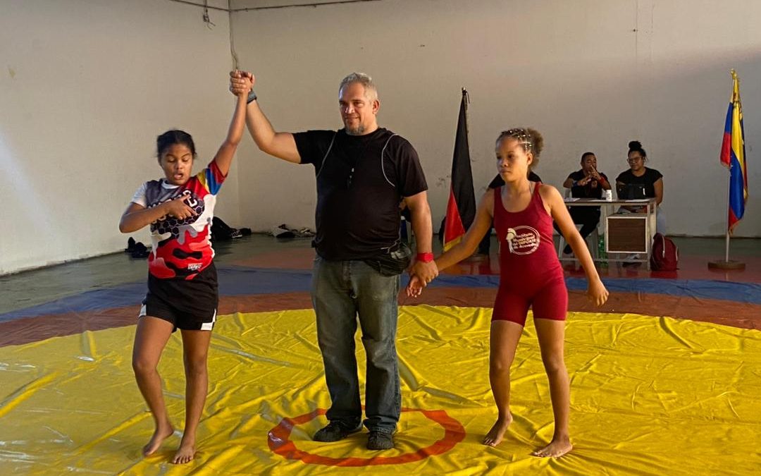 Acevedo campeón en lucha libre de Juegos Estudiantiles Miranda 2024