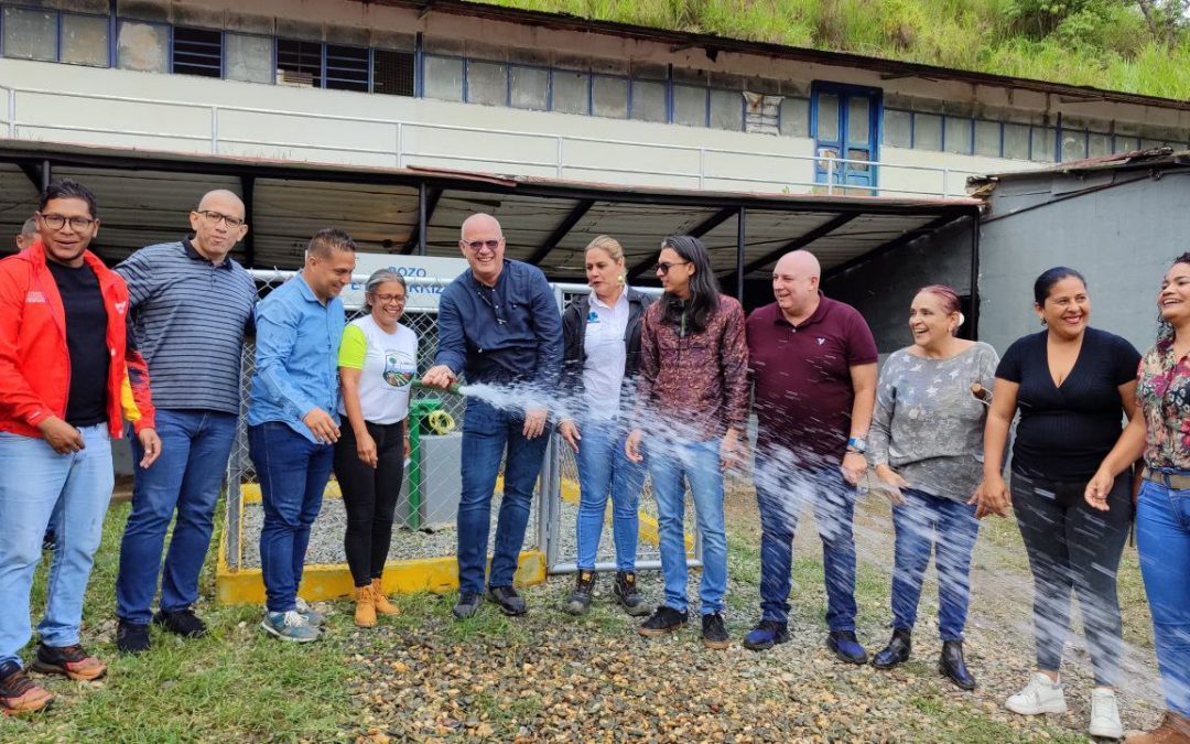 Renovado pozo de agua potable en Carrizal