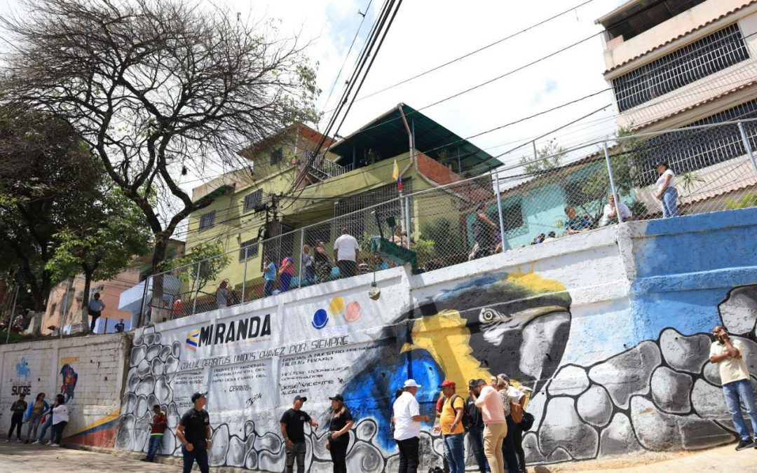 Petare estrena luminarias y muro perimetral con la Consulta Popular