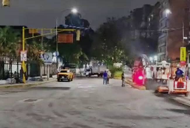 Colocan 240 toneladas de asfalto en la Rómulo Gallegos