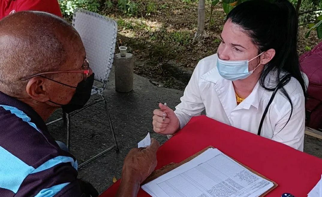 Más de 1.300 abuelos atendidos en El Ingenio en jornada Más Años, Más Amor