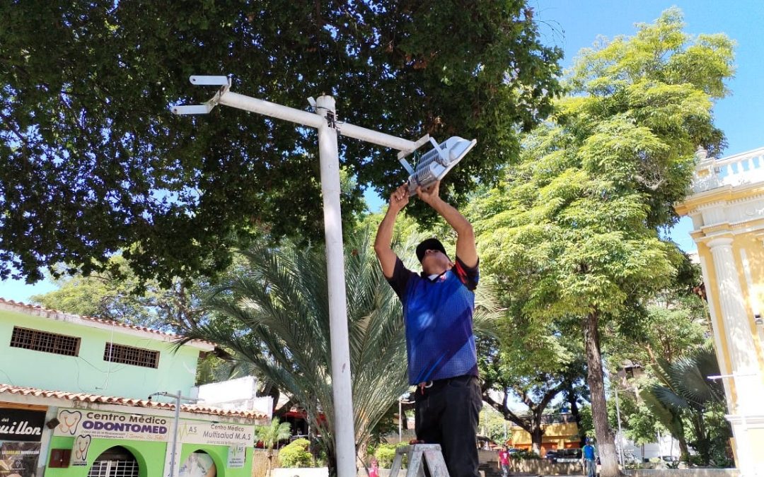 Plaza Bolívar renovada tendrán familias de Charallave