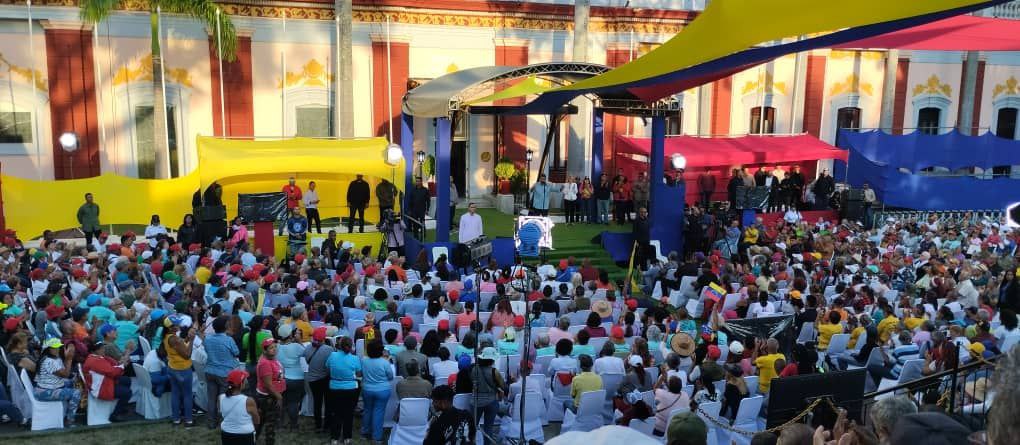 Adultos mayores de Miranda marcharon por la paz y la democracia