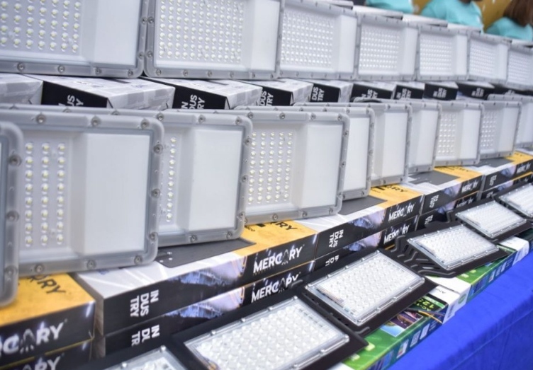 San José de Piñango en Yare estrena luminarias mediante 1×10 del Buen Gobierno