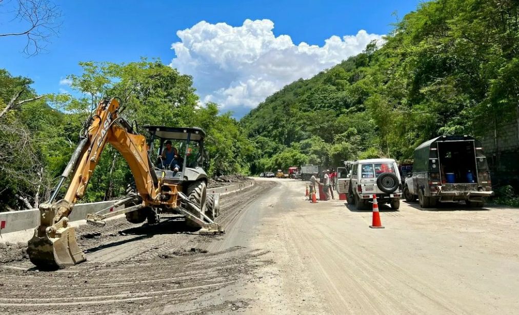 Reparada tubería que garantiza servicio de agua potable en Guarenas-Guatire