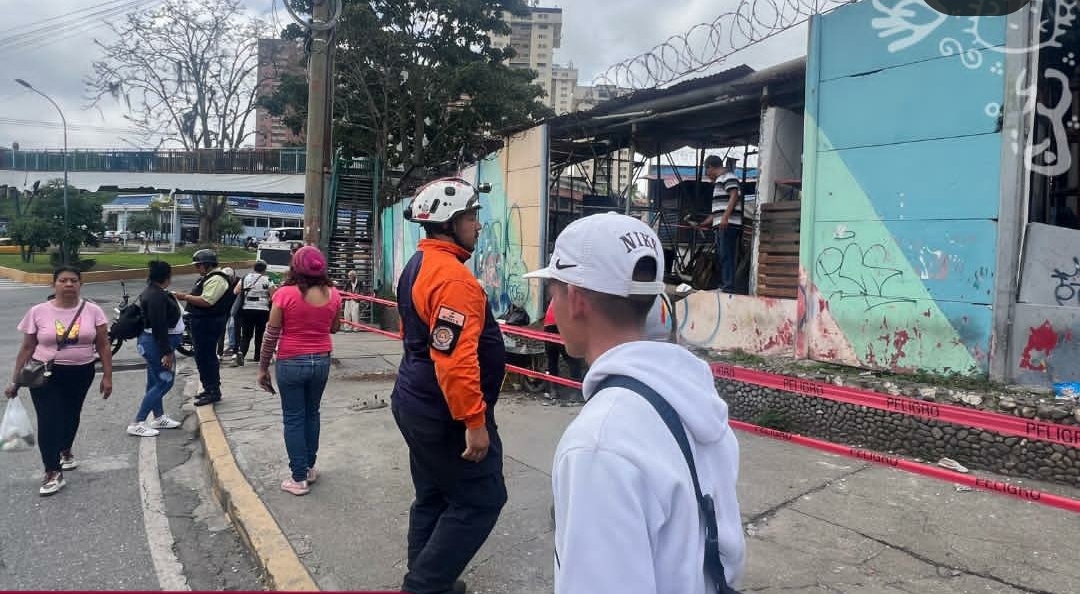 Atienden afectación en redoma La Matica de Los Teques tras accidente de tránsito