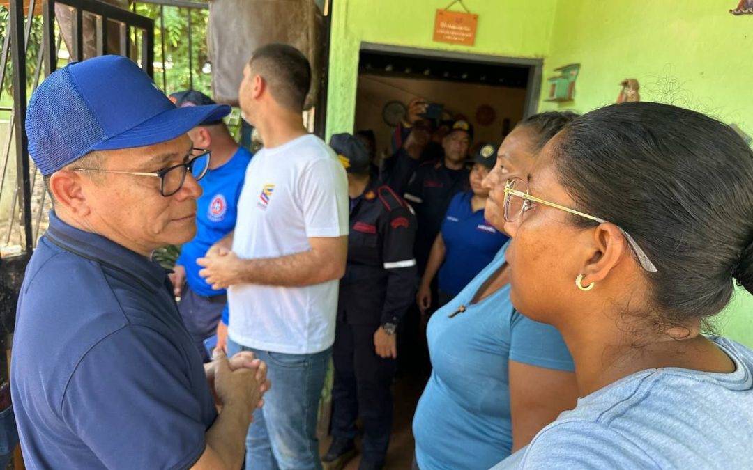 Atienden a familias afectadas por lluvias en Santa Lucía