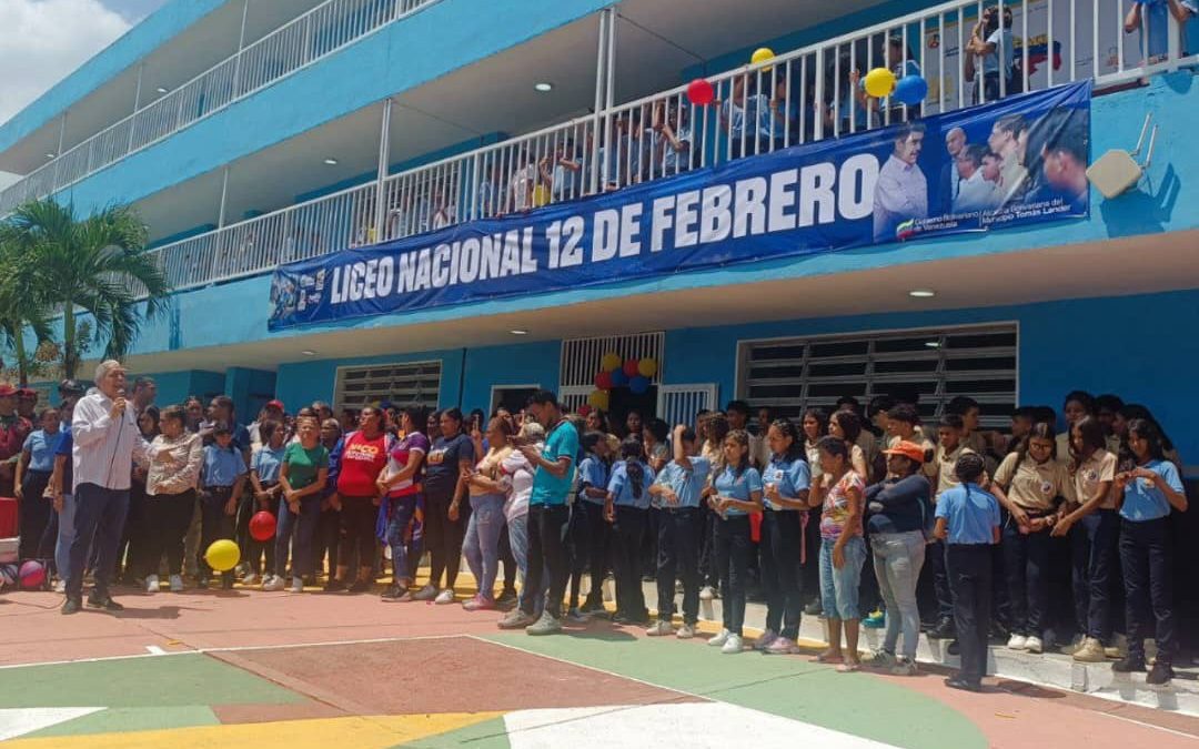Unidad educativa 12 de Febrero en Ocumare del Tuy luce nuevo rostro