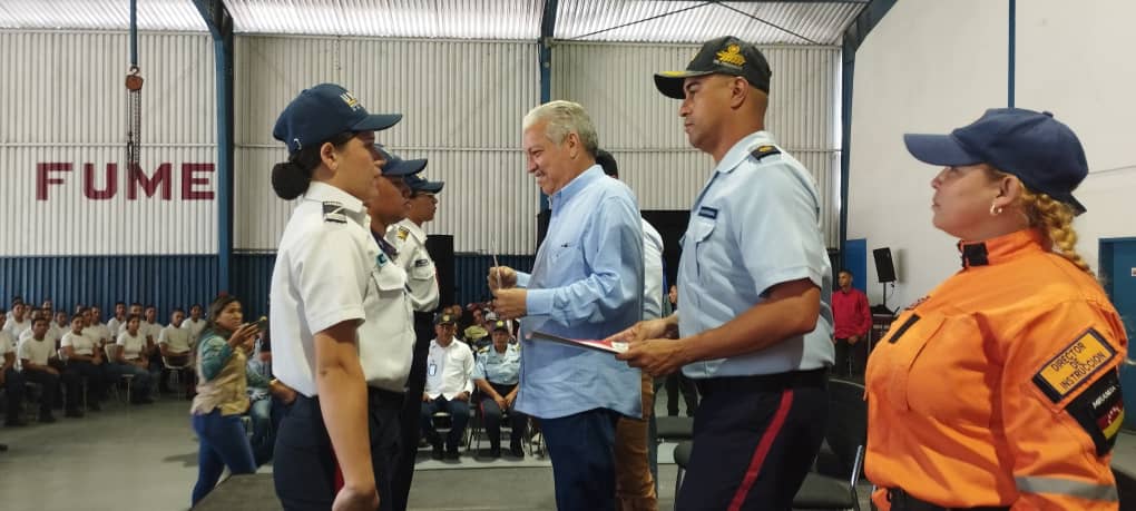Más de 380 jóvenes ingresan a la UNES para formarse como funcionarios de seguridad en Miranda