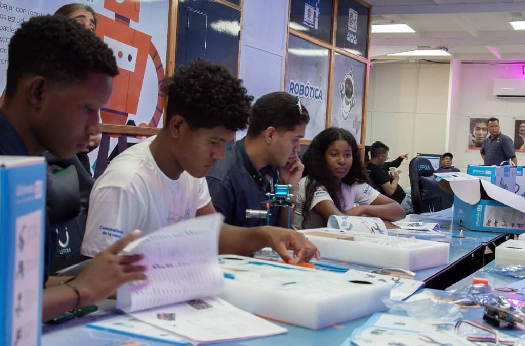 Programa Nacional Semilleros Científicos prepara a más de 213 mil niños y jóvenes