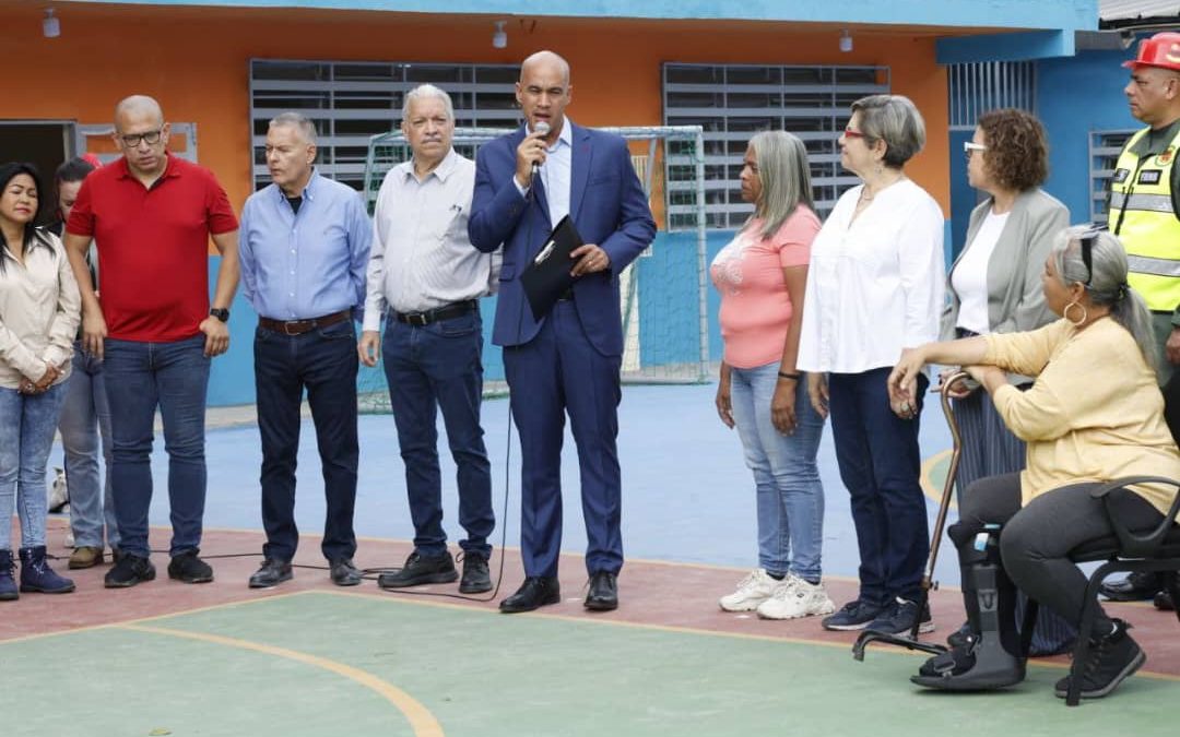 Unidad Educativa Simón Bolívar de Petare fue totalmente rehabilitada
