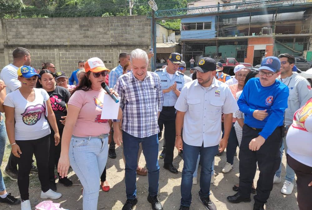Atienden a familias de Caucagüita con jornada de atención integral