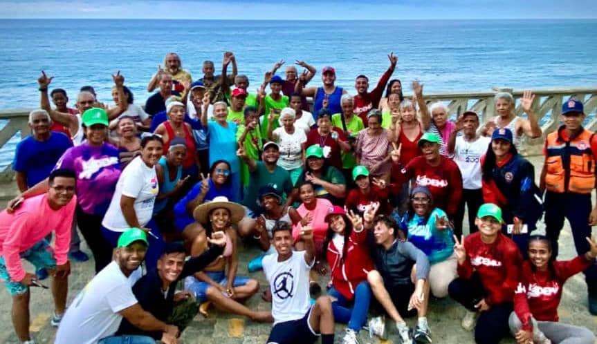 Abuelos de Cúa disfrutaron de día de playa a través de programa Turismo Social