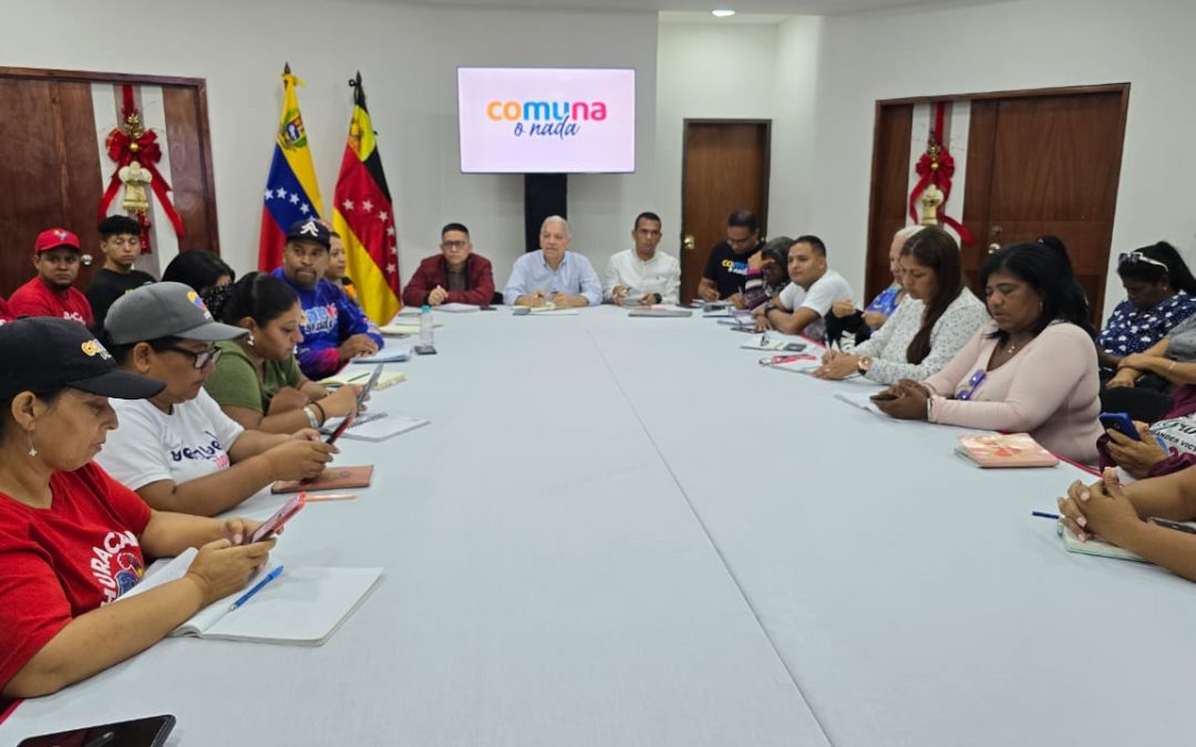 Revisan y proponen planes de acción para impulsar Bloques de Comunas en Miranda