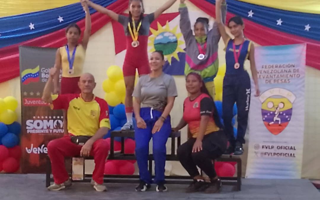 Niñas de Brión dejan en alto a Miranda en Campeonato Nacional de Levantamiento de Pesas