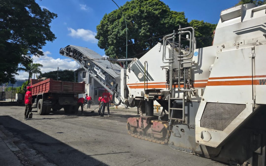 Gobierno de Miranda colocó 600 toneladas de asfalto en Chacao