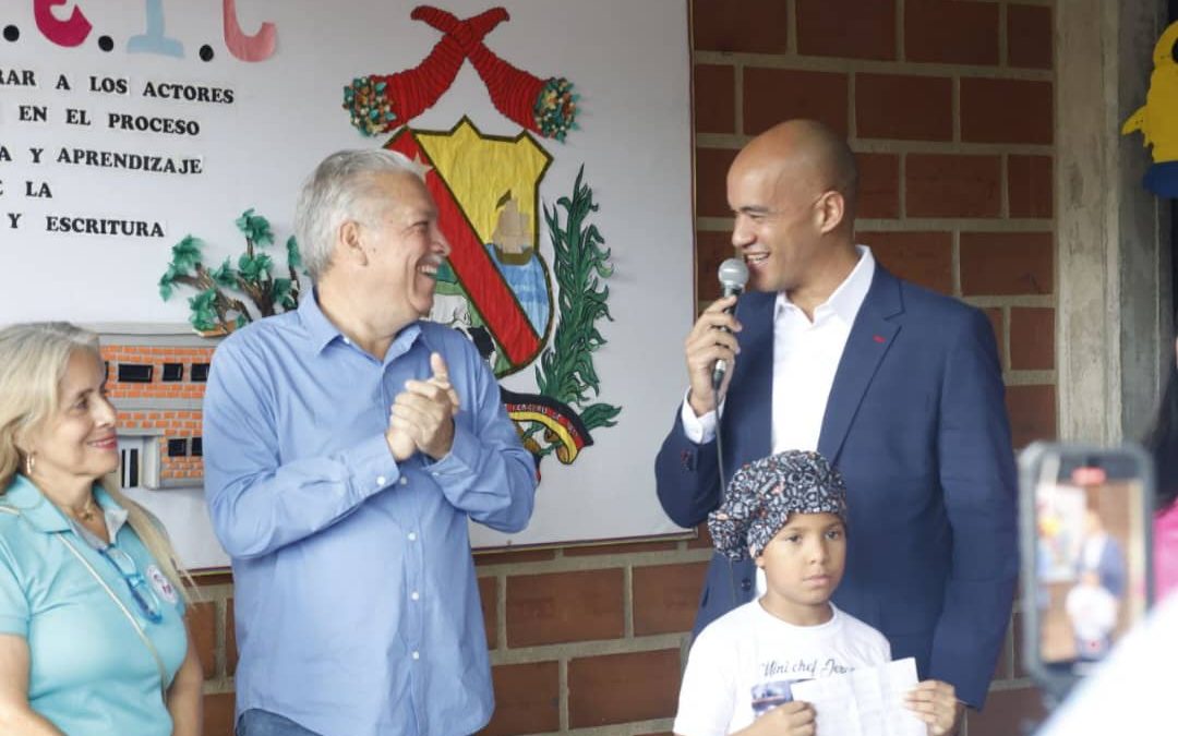 Supervisan desempeño escolar en la U.E.E Lino de Clemente en Baruta
