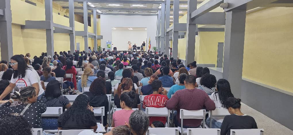 Primera Escuela para Padres en Miranda crea conciencia acerca de peligros en las redes sociales