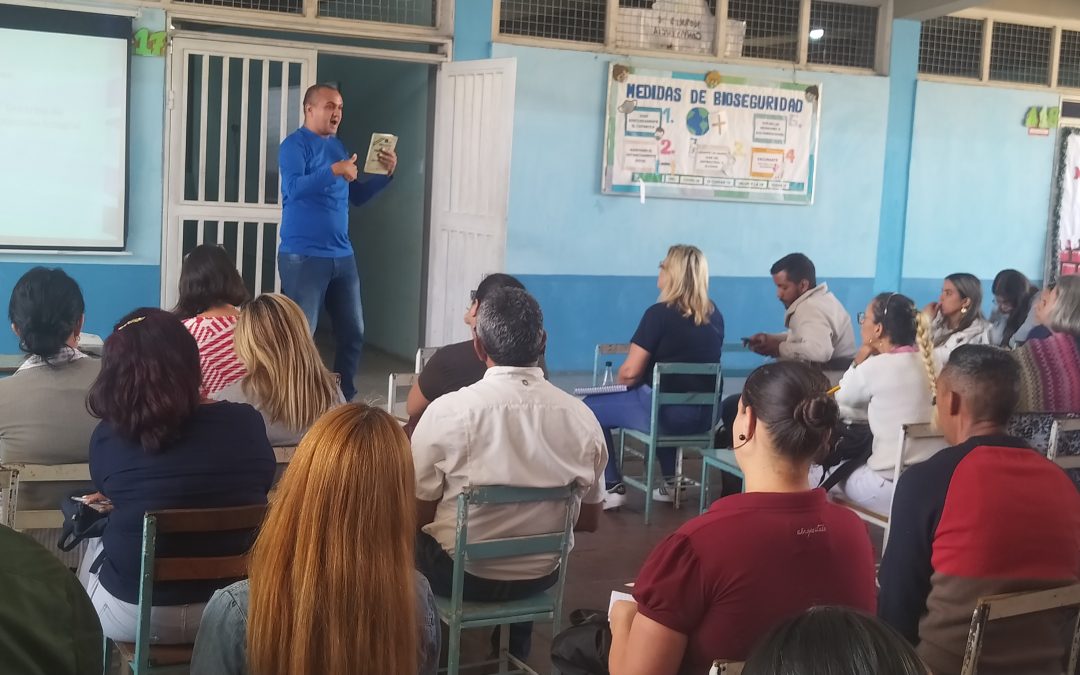 Docentes del liceo Vicente Salias reciben formación en convivencia escolar y protección del niño, niña y adolescente