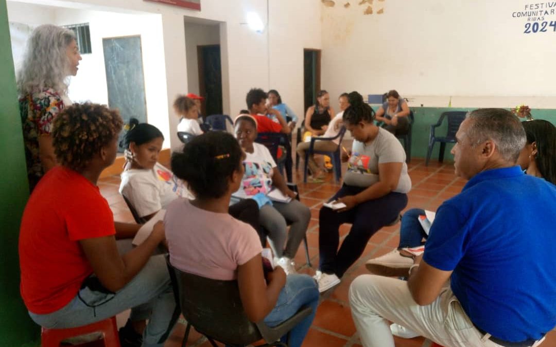 Familias de Tapipa se capacitan para la defensa de niños, niñas y adolescentes