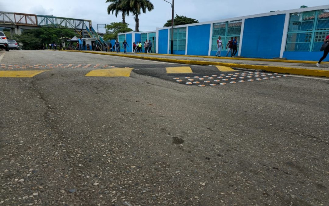 Calles de Charallave lucen asfaltadas y con ampliación de aceras