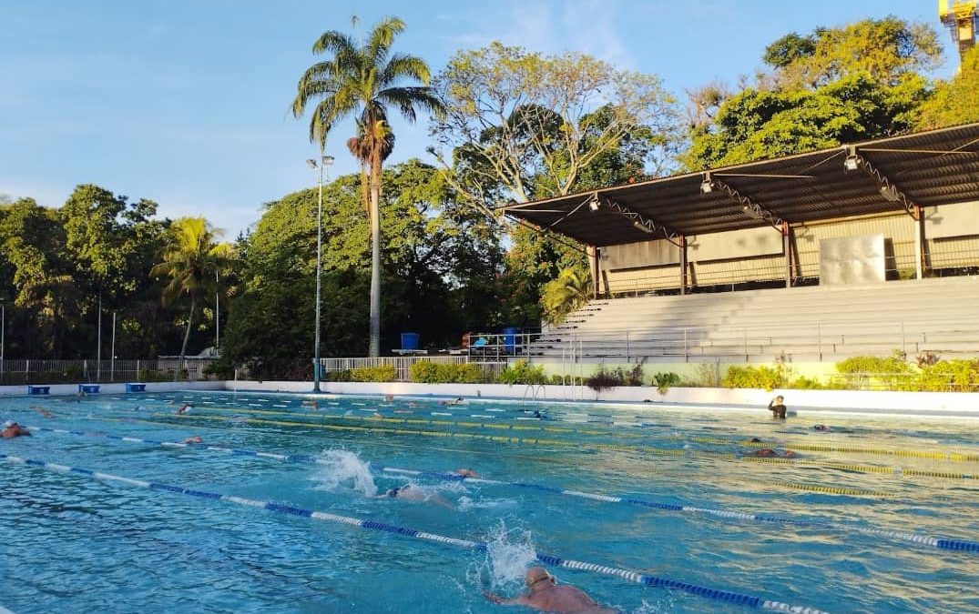 Inició proceso de inscripción de clases de natación en piscina del Parque Miranda