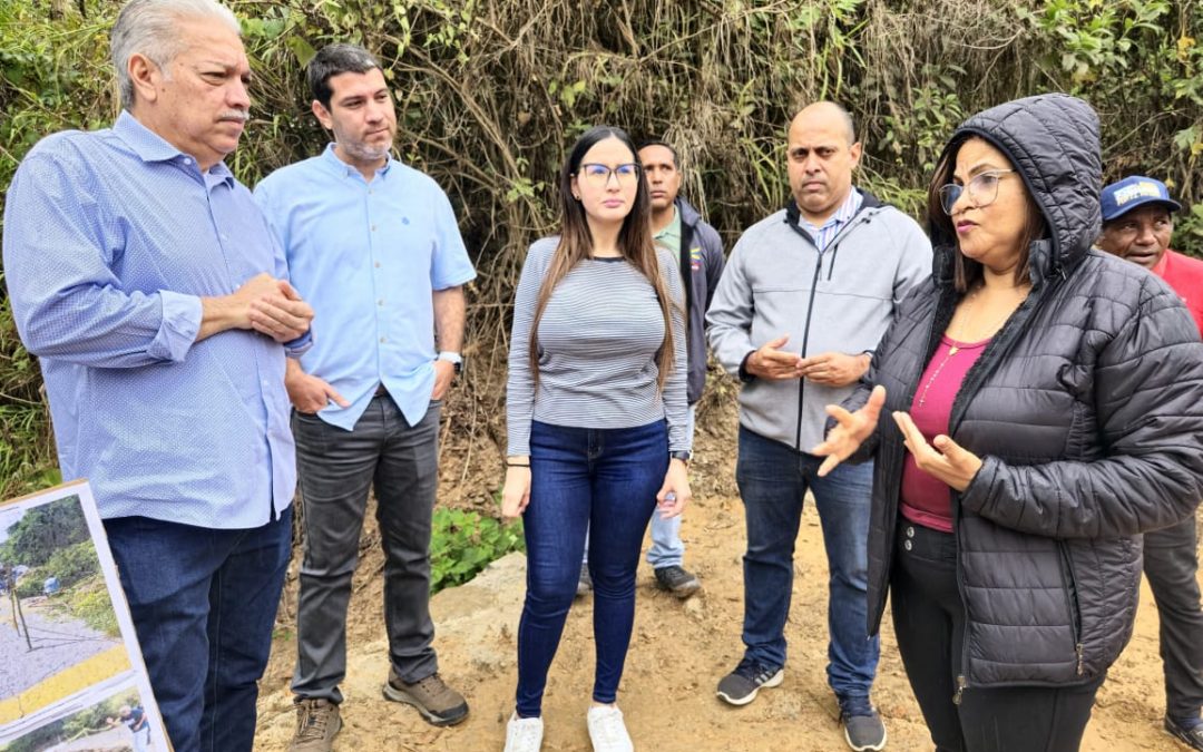 Avanza construcción de muro de contención en carretera Oritopo de El Hatillo