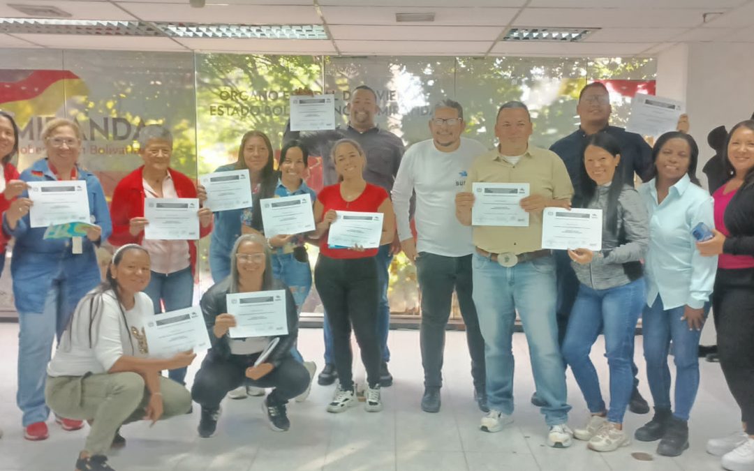 Trabajadores de la Secretaría de Vivienda recibieron taller sobre Catastro Popular