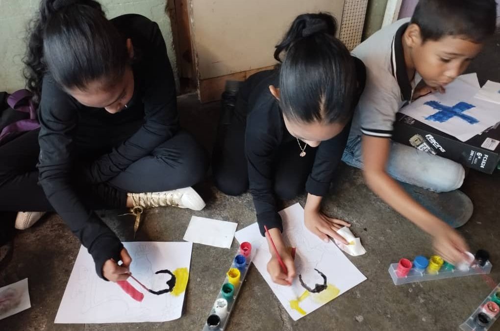 Niños de La Bombilla en Petare celebran el patrimonio mirandino