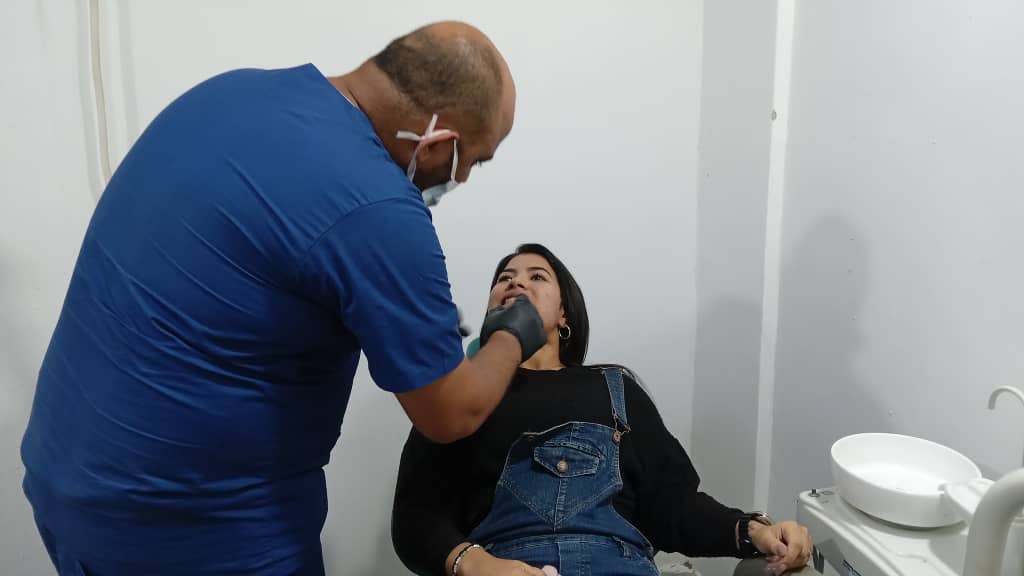Programa Miranda Sonríe ha colocado más de 200 prótesis dentales en Paz Castillo