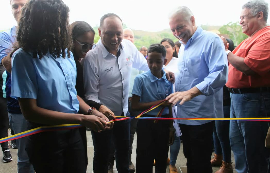 Gobierno Bolivariano reinauguró liceo Giovani Palma en Capaya